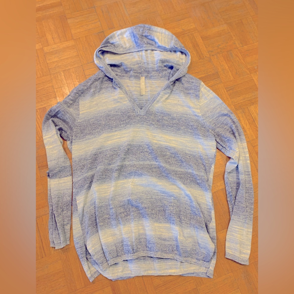 Fabletics Women's Blue and Gray V-Neck Sweater